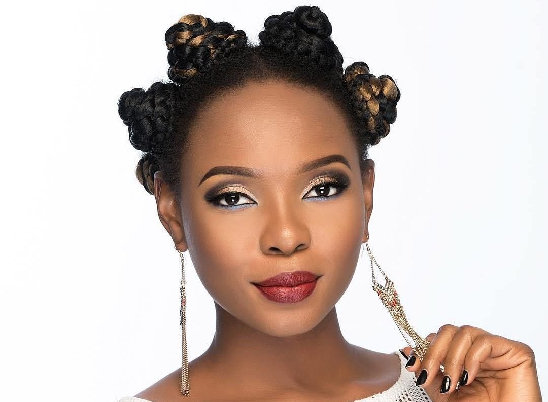 YEMI ALADE がアフリカ風の究極のヘアスタイルを 10 回提供